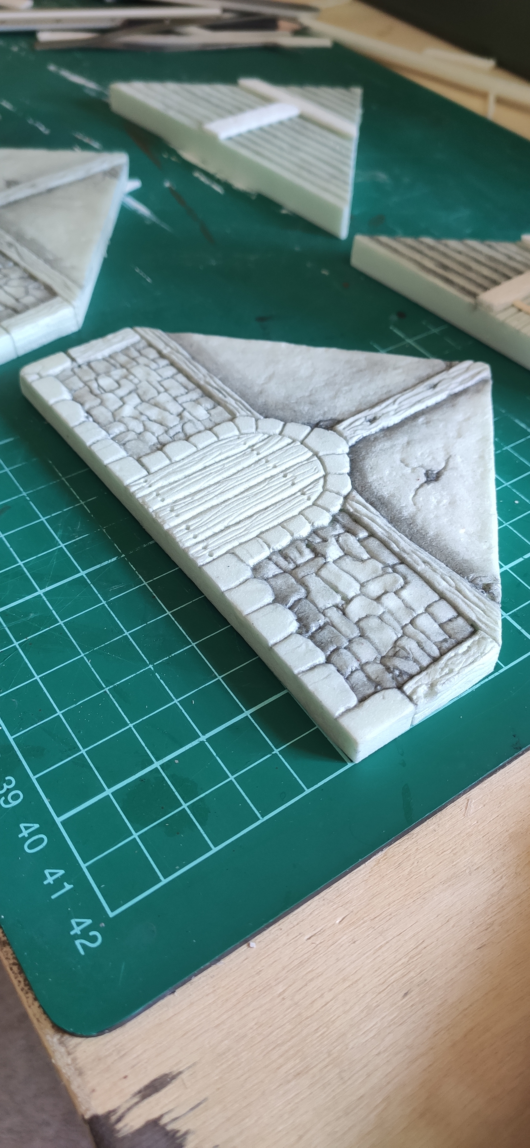 Started on a shack and a cottage for my Norther alliance . I finally found  the good kind of xps (styrodur) foam - Showcase - The Kings of War forum